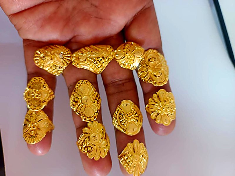 Grandeur Artisan 22KT Gold Cocktail Rings (Set 7)