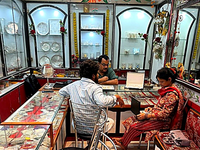 Personalized Jewellery Consultation at Ambika Showroom